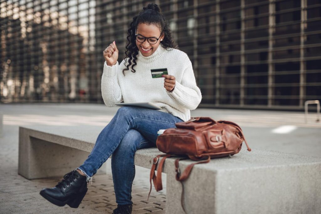 Earn $100 with cash and cashback rewards with these capital