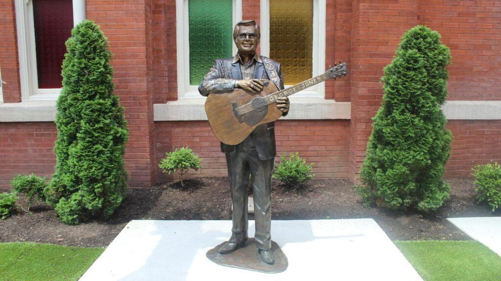 Nashville unveils statues honoring george jones